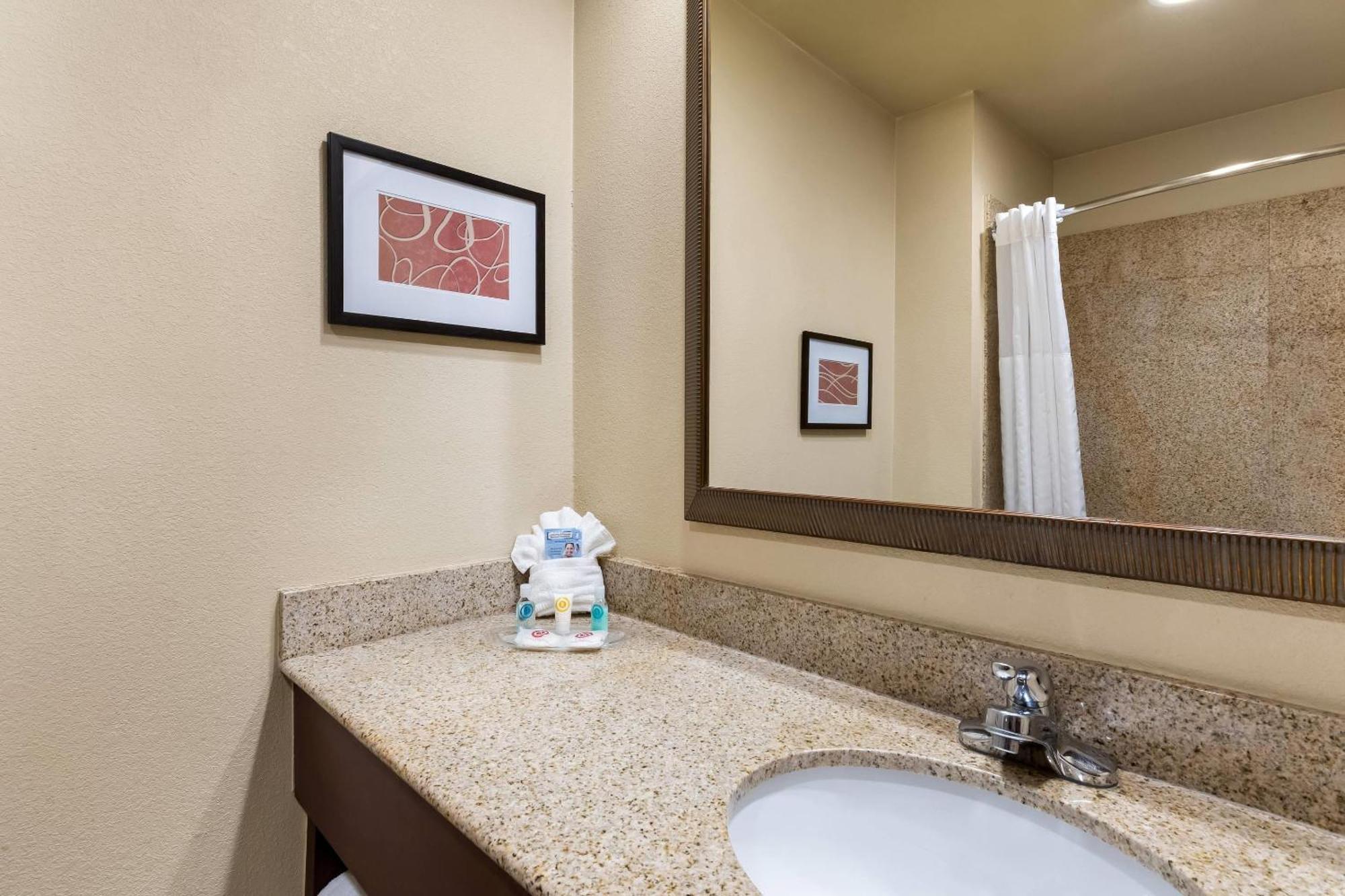Comfort Suites Yukon - Sw Oklahoma City Exterior photo